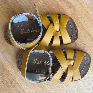 Salt Water Sandal by Hoy Shoes, Size 6